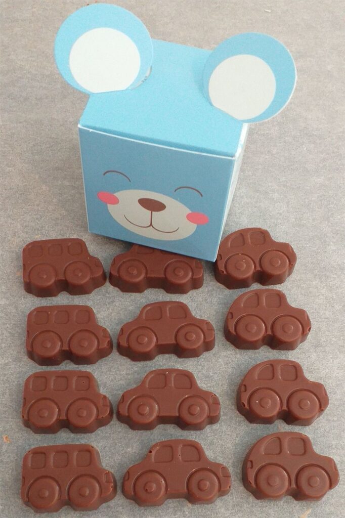 12 MINI VOITURES (PON PON BLEU) en chocolat ALTERNATIVE au lait (sans lait) BIO vegan sans allergènes Exquidia : 66g