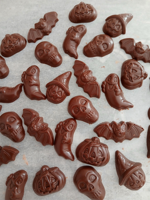 Cône halloween + 15 figurines en chocolat ALTERNATIVE au lait (sans lait) BIO vegan sans allergènes Exquidia : 54g