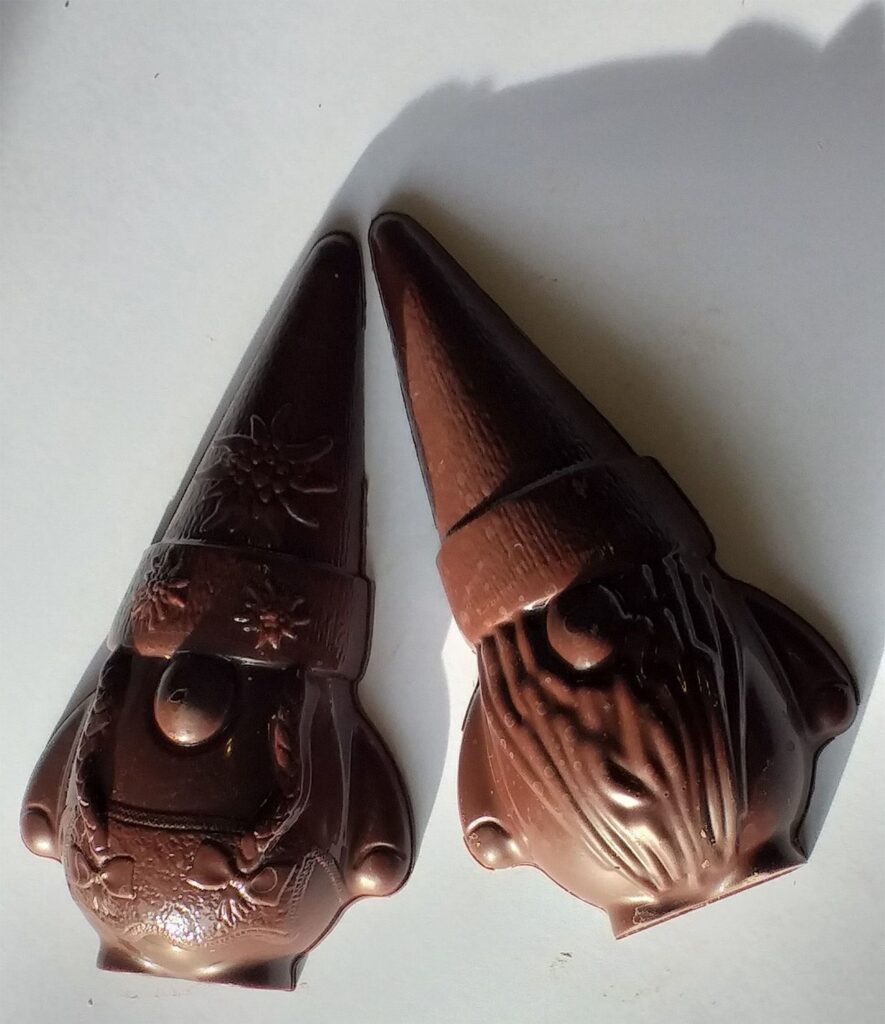 1 LUTIN de NOËL "PAS-LINÉ" = "FAUX PRALINÉ" en chocolat 45.6% BIO vegan sans allergènes Exquidia. : 42 grammes