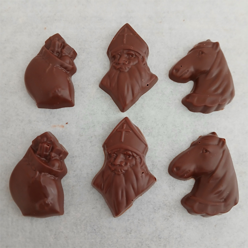 6 figurines Saint-Nicolas (panier doré) en chocolat ALTERNATIVE au lait (sans lait) BIO vegan sans allergènes Exquidia : 36 grammes